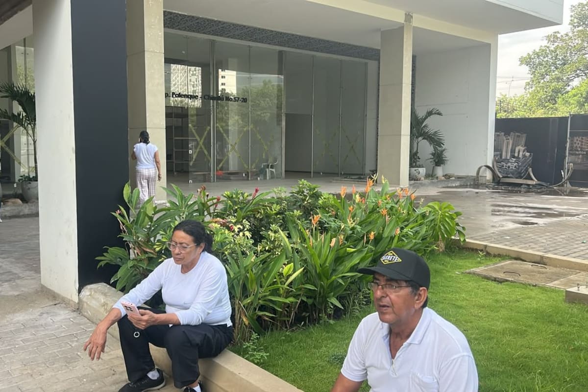 Protesta en edificio en construcción de Girón.