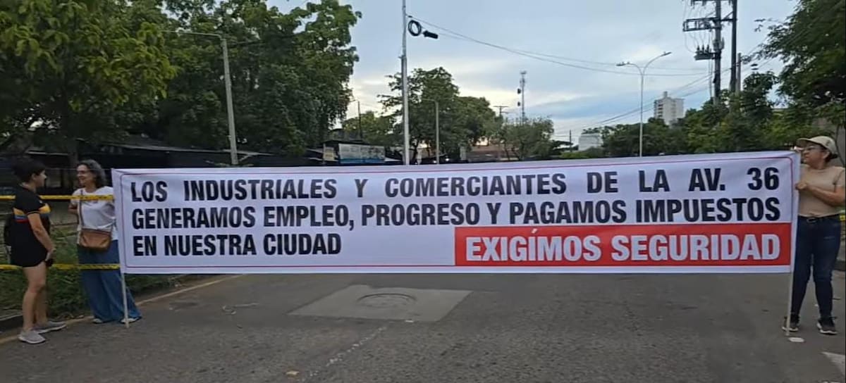 Comerciantes, residentes y padres de familia bloquearon la avenida 36 para exigir mayor seguridad y una intervención integral frente a la presencia de habitantes de calle en este sector de Barrancabermeja.
Suministrada/Vanguardia