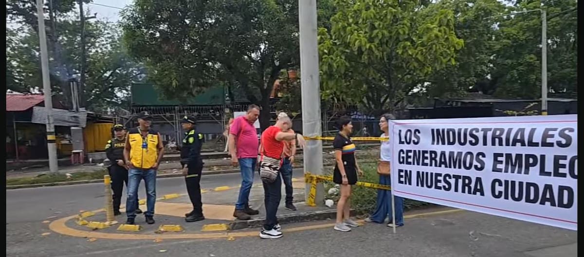 Comerciantes, residentes y padres de familia bloquearon la avenida 36 para exigir mayor seguridad y una intervención integral frente a la presencia de habitantes de calle en este sector de Barrancabermeja.
Suministrada/Vanguardia