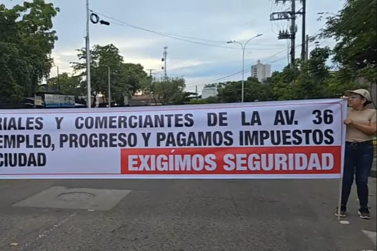 Comerciantes, residentes y padres de familia bloquearon la avenida 36 para exigir mayor seguridad y una intervención integral frente a la presencia de habitantes de calle en este sector de Barrancabermeja.
Suministrada/Vanguardia