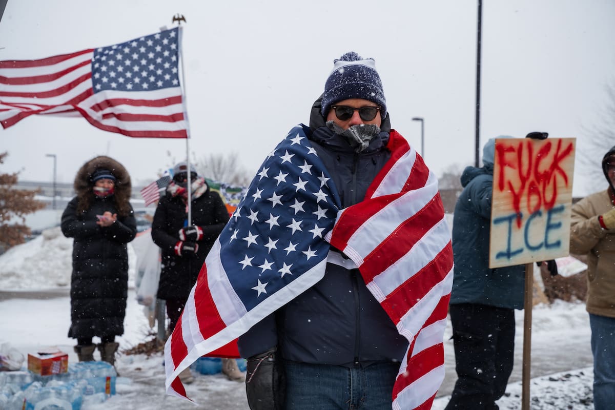 Estados Unidos está al borde de un despliegue interno tras disturbios en Mineápolis por muerte de una mujer a manos de ICE.