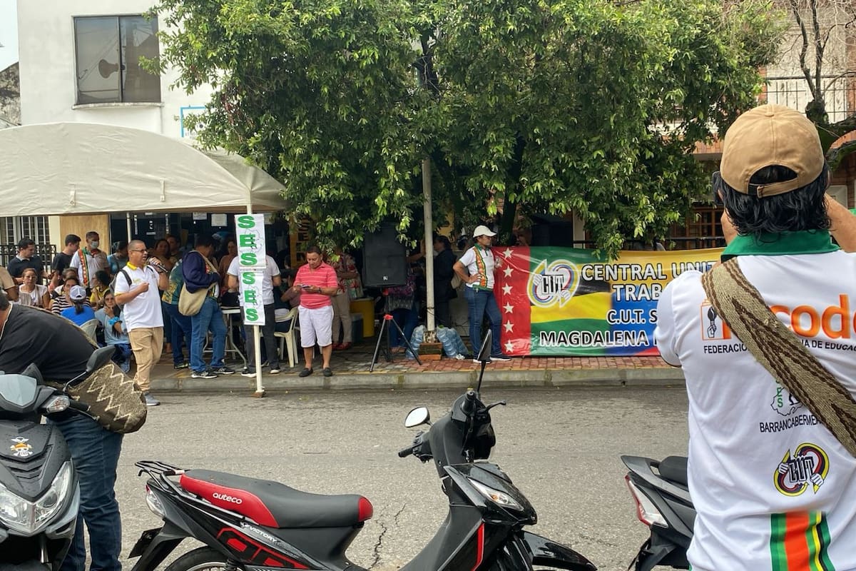 Los educadores se concentrarán en las afueras de la Alcaldía de Barrancabermeja para exigir que se cumpla con la canasta básica educativa.
Suministrada/Archivo/Vanguardia