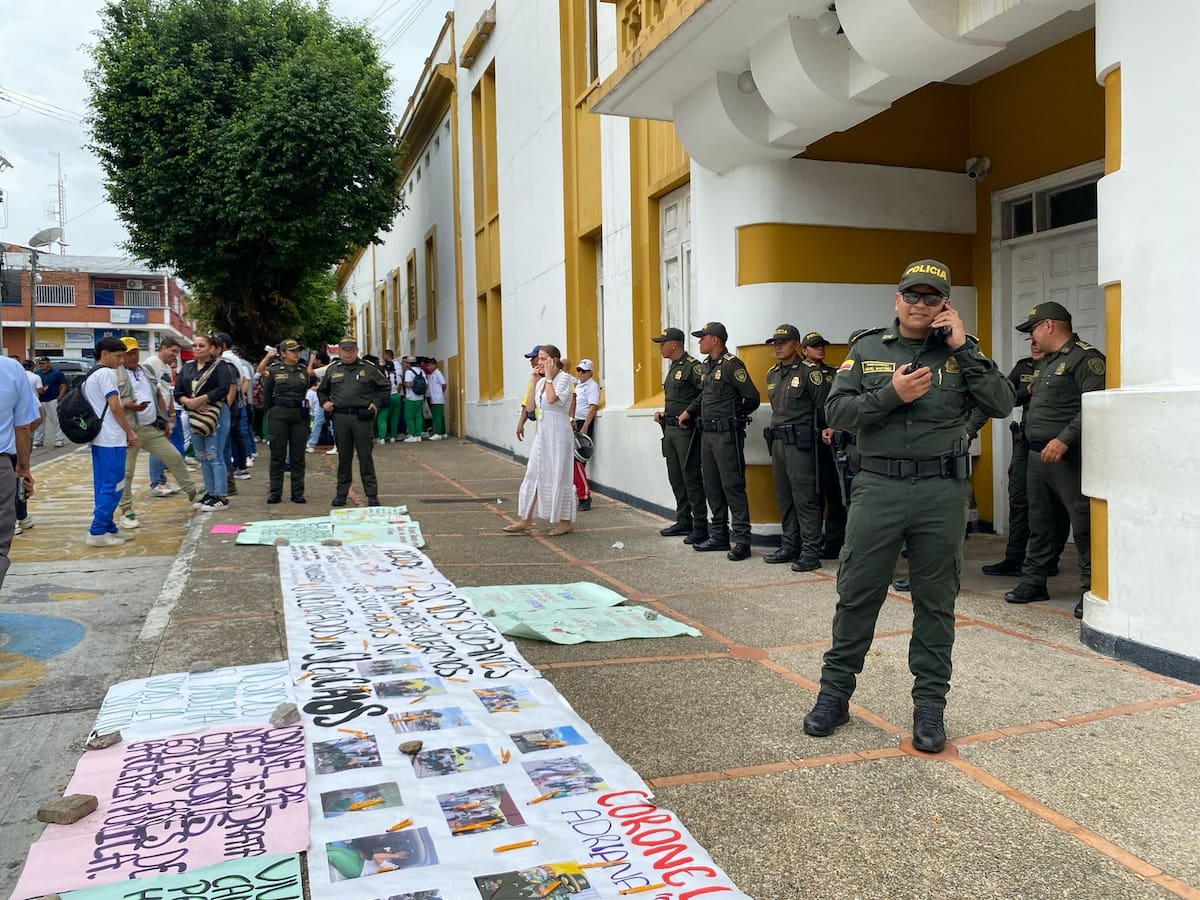 Los educadores se concentrarán en las afueras de la Alcaldía de Barrancabermeja para exigir que se cumpla con la canasta básica educativa.
Suministrada/Archivo/Vanguardia