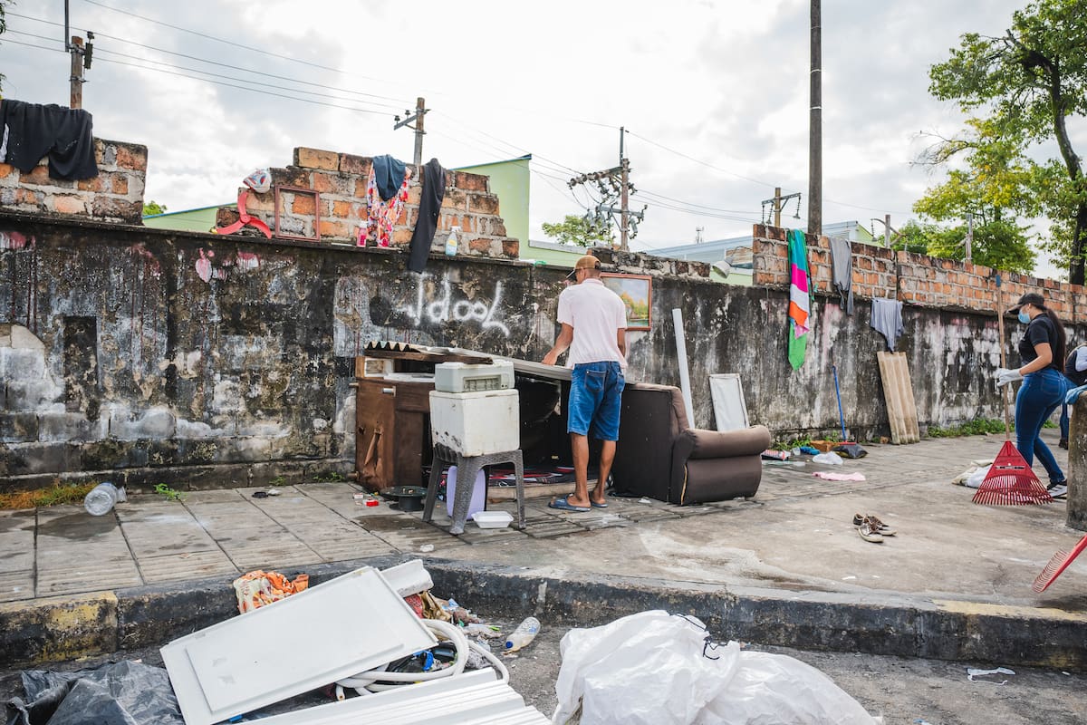 Padres de familia realizaron plantones pacíficos y bloqueos temporales para exigir el retiro de habitantes de calle del corredor estudiantil de la carrera 31.
Suministrada/Vanguardia