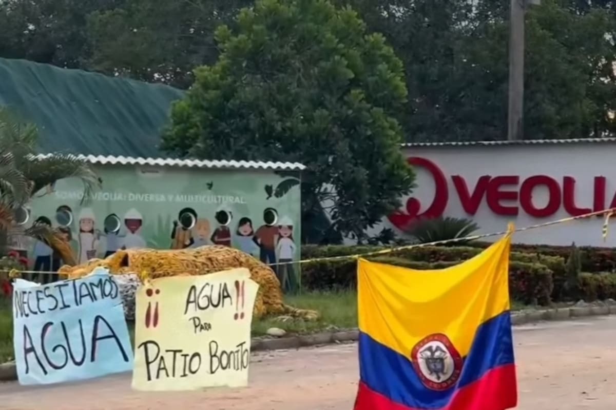 Habitantes de Patio Bonito mantienen la protesta frente al relleno sanitario operado por Veolia, en reclamo por una solución definitiva al suministro de agua.
Suministrada/Vanguardia
