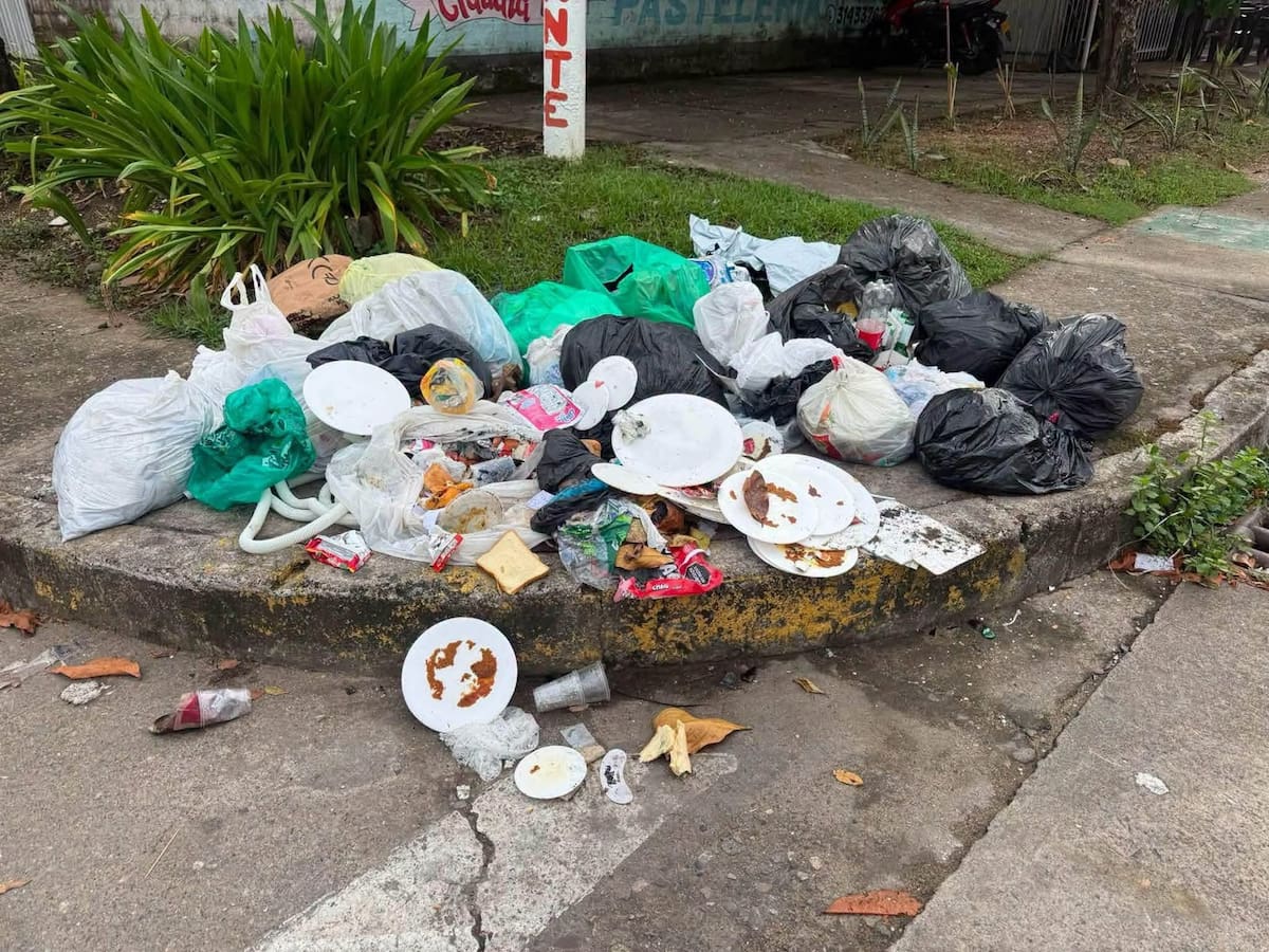 Habitantes de Patio Bonito mantienen la protesta frente al relleno sanitario operado por Veolia, en reclamo por una solución definitiva al suministro de agua.
Suministrada/Vanguardia