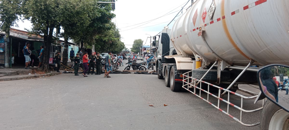 La comunidad protestaba para exigir el control del tráfico pesado por zona residencial de Barrancabermeja y la terminación de la vía Yuma.