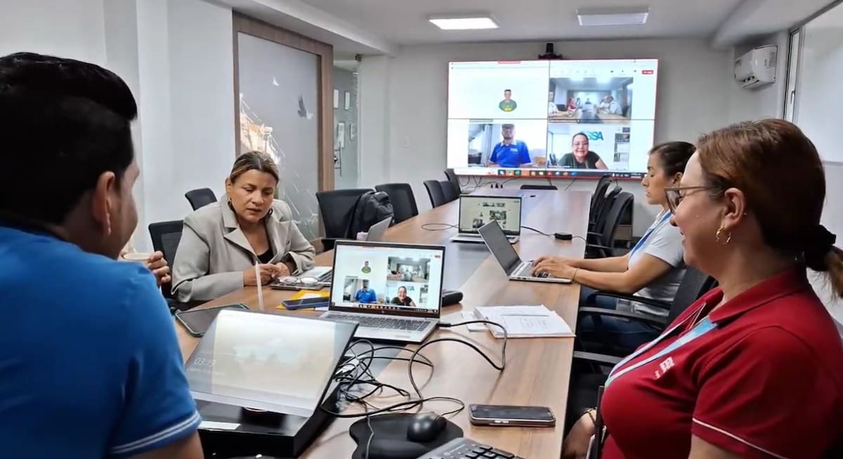 Alcaldía de Barrancabermeja y la Essa instalarán paneles solares en 120 viviendas de estratos 1 y 2.