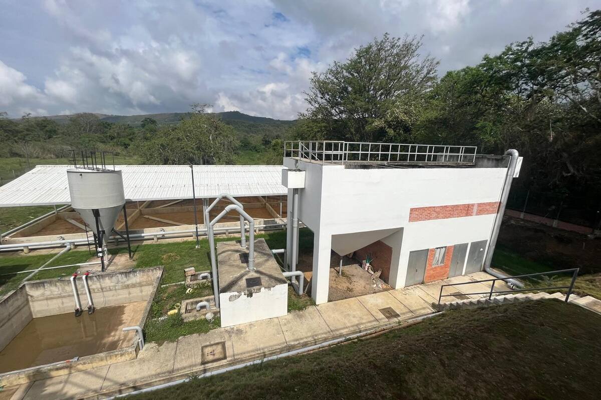 La PTAR de Curití es una de las obras de infraestructura de aguas más importantes de la región porque descontaminaría la quebrada desde donde se abastecen acueductos como el de San Gil.