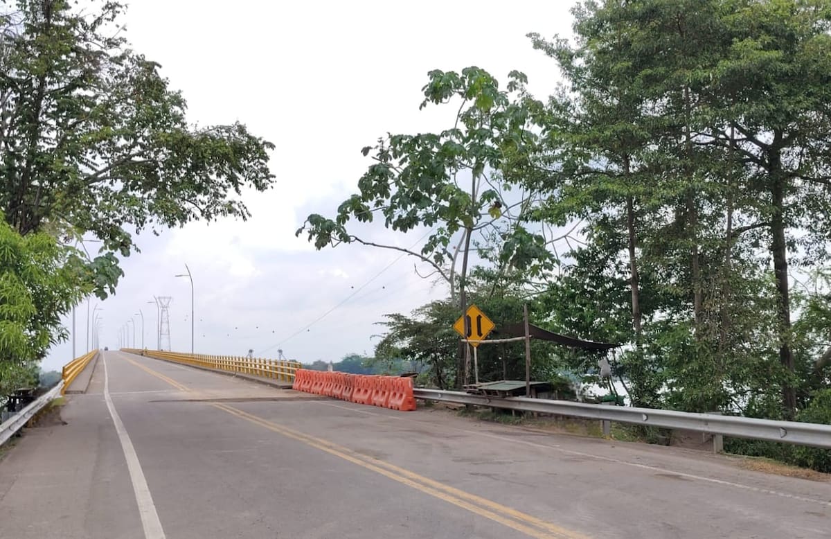 Sobre el mediodía del viernes 20 de marzo se normalizó la movilidad sobre el Puente Guillermo Gaviria Correa, el cual une a Barrancabermeja con Yondó.
Suministrada/Vanguardia