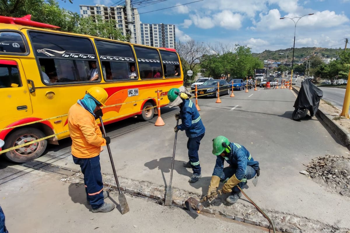 Obras sobre el Puente Palenque de Girón. Marco Valencia/Vanguardia