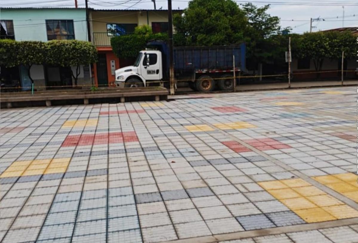 Polémica en Puerto Parra por obras paradas del parque principal.