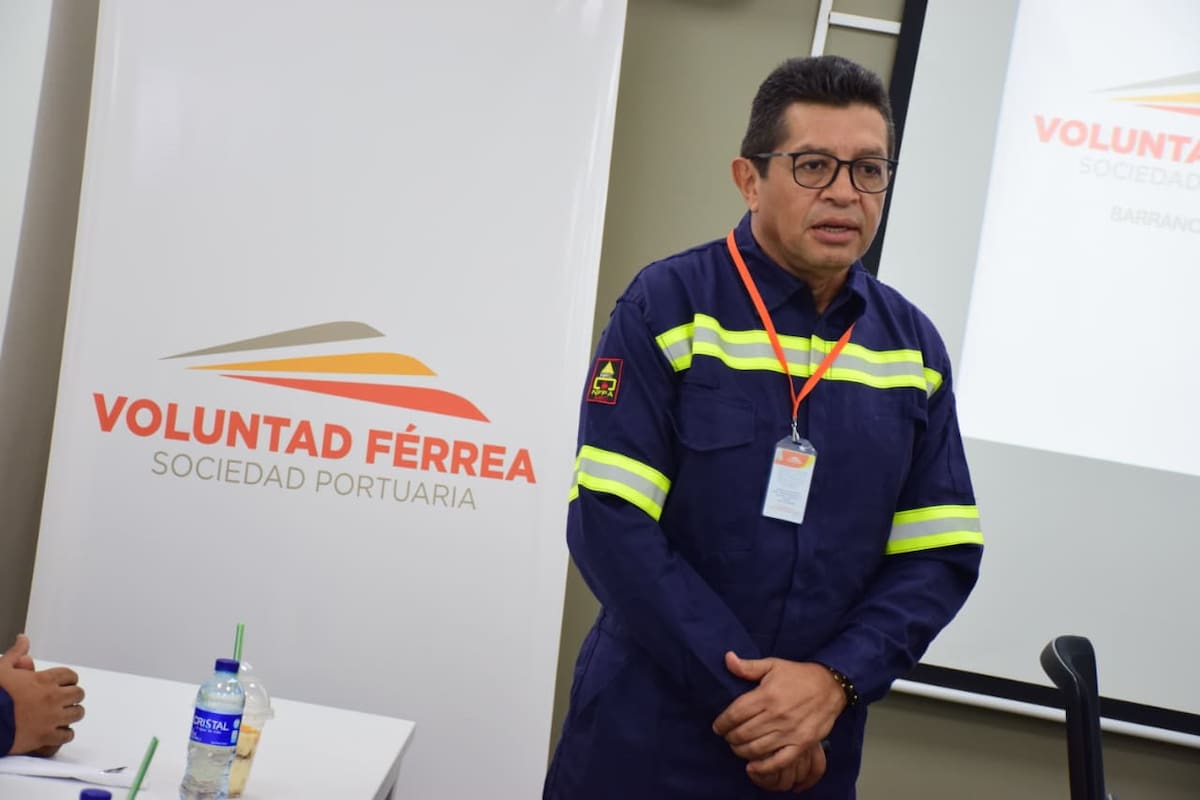 El ministro de Minas y Energía, Edwin Palma, visitó las instalaciones del antiguo puerto Impala en Barrancabermeja, el cual reanudará operaciones desde el próximo 1 de julio bajo el nombre de Puerto Voluntad.
Suministrada/Vanguardia