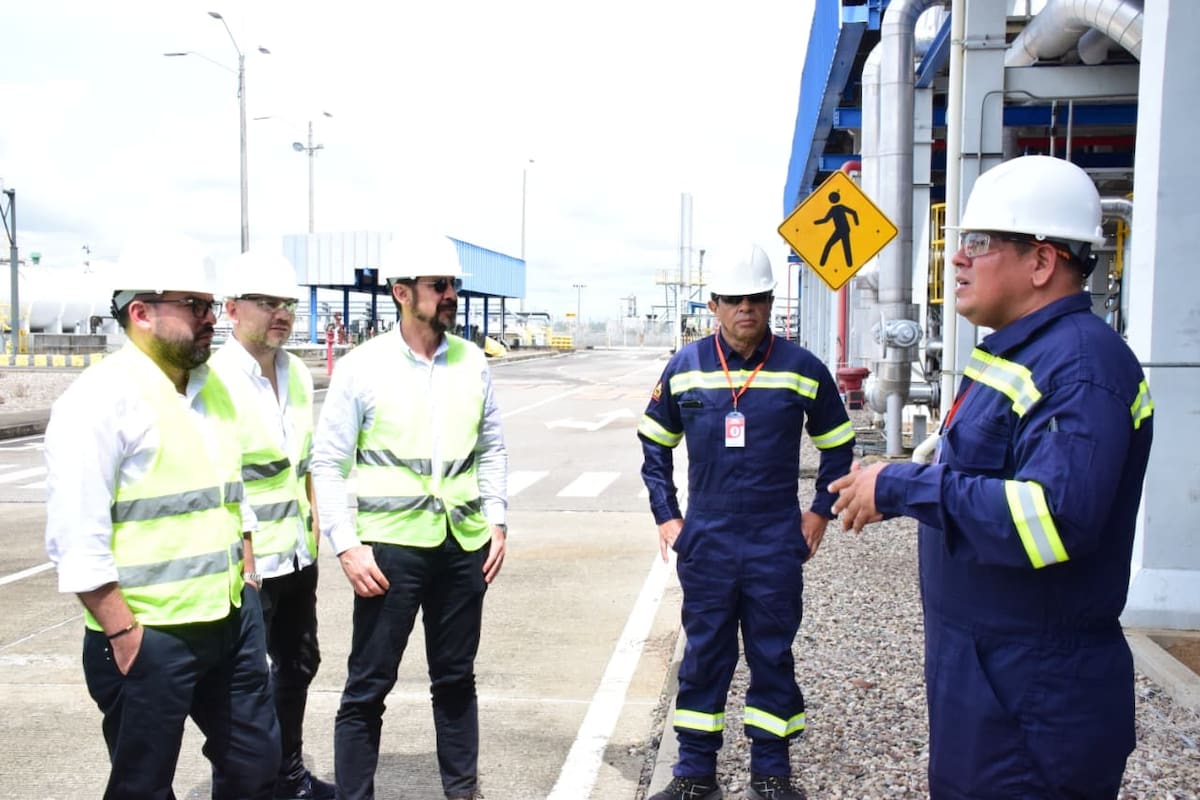 El ministro de Minas y Energía, Edwin Palma, visitó las instalaciones del antiguo puerto Impala en Barrancabermeja, el cual reanudará operaciones desde el próximo 1 de julio bajo el nombre de Puerto Voluntad.
Suministrada/Vanguardia