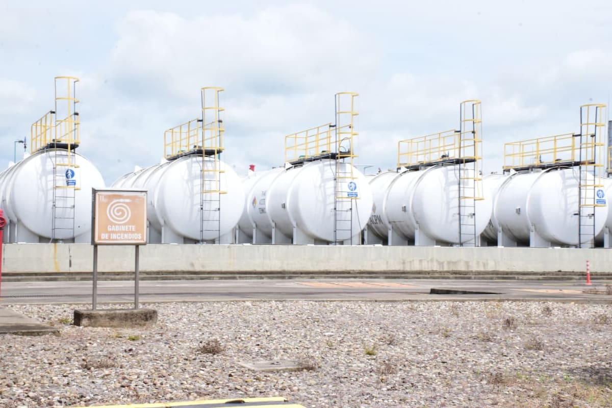 El ministro de Minas y Energía, Edwin Palma, visitó las instalaciones del antiguo puerto Impala en Barrancabermeja, el cual reanudará operaciones desde el próximo 1 de julio bajo el nombre de Puerto Voluntad.
Suministrada/Vanguardia