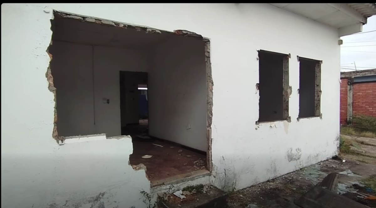 El antiguo puesto de salud del barrio El Progreso de Barrancabermeja fue desvalijado y se ha convertido en un foco de inseguridad (Fotos suministradas / VANGUARDIA)