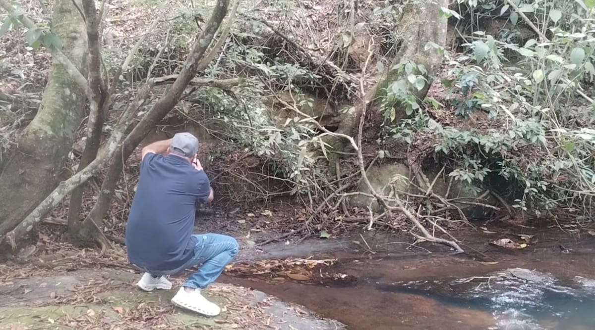 Profesionales de la CAS comprobaron la contaminación de la quebrada La Laja y su bajo nivel por cuenta del Fenómeno de El Niño.