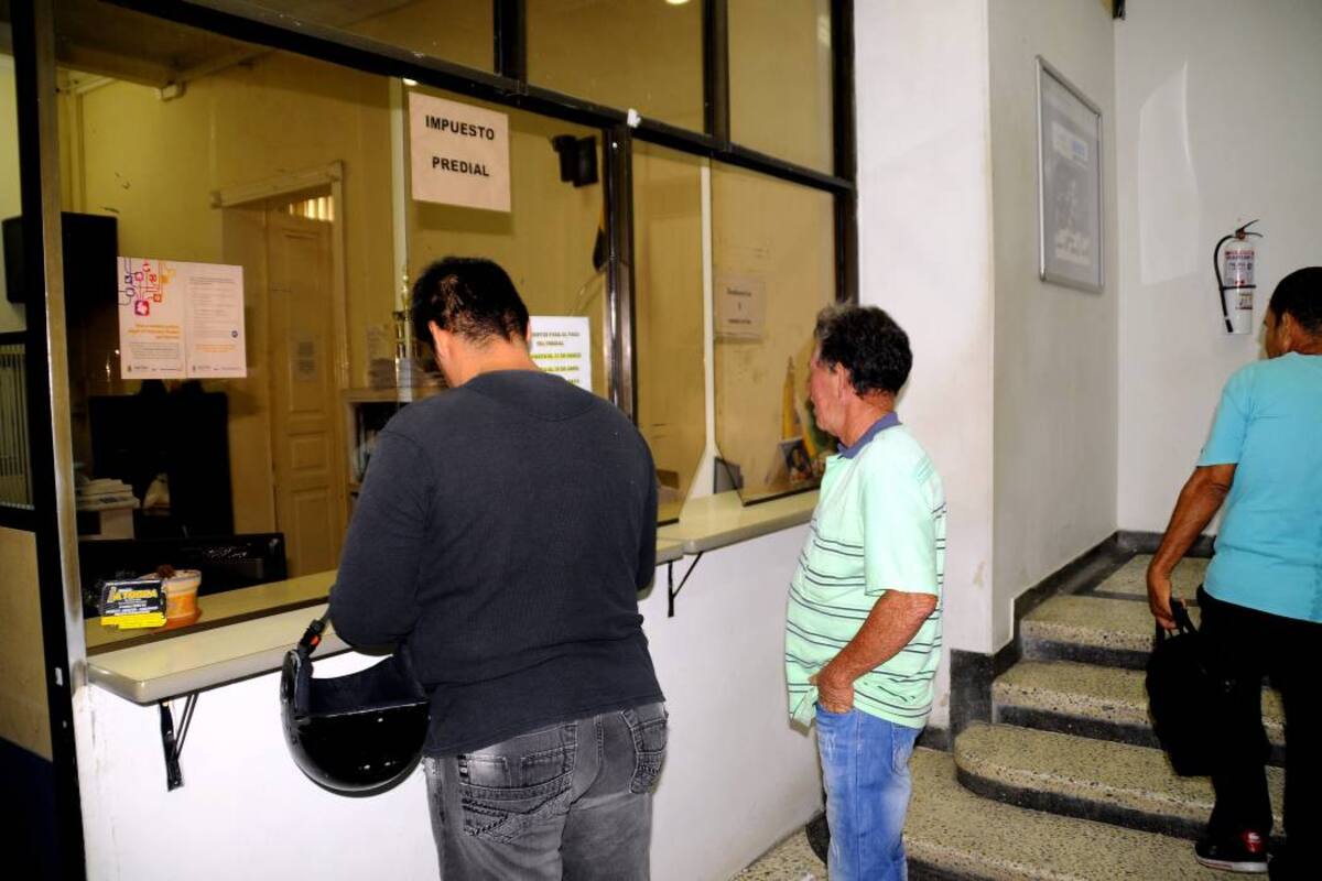 En el Palacio Municipal hay una ventanilla dispuesta para que los contribuyentes reclamen la liquidación del Impuesto Predial. (Foto: Archivo/VANGUARDIA LIBERAL)