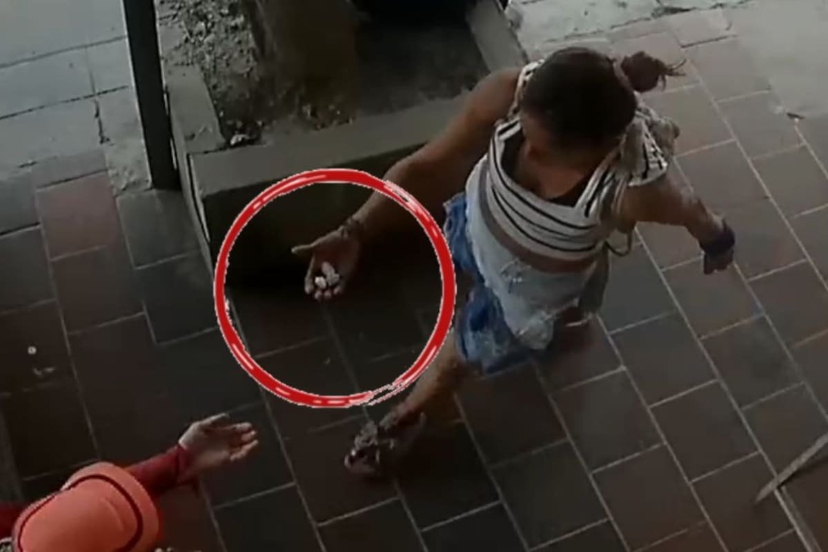 Quedó en video: mujer fue captada vendiendo droga en Girón