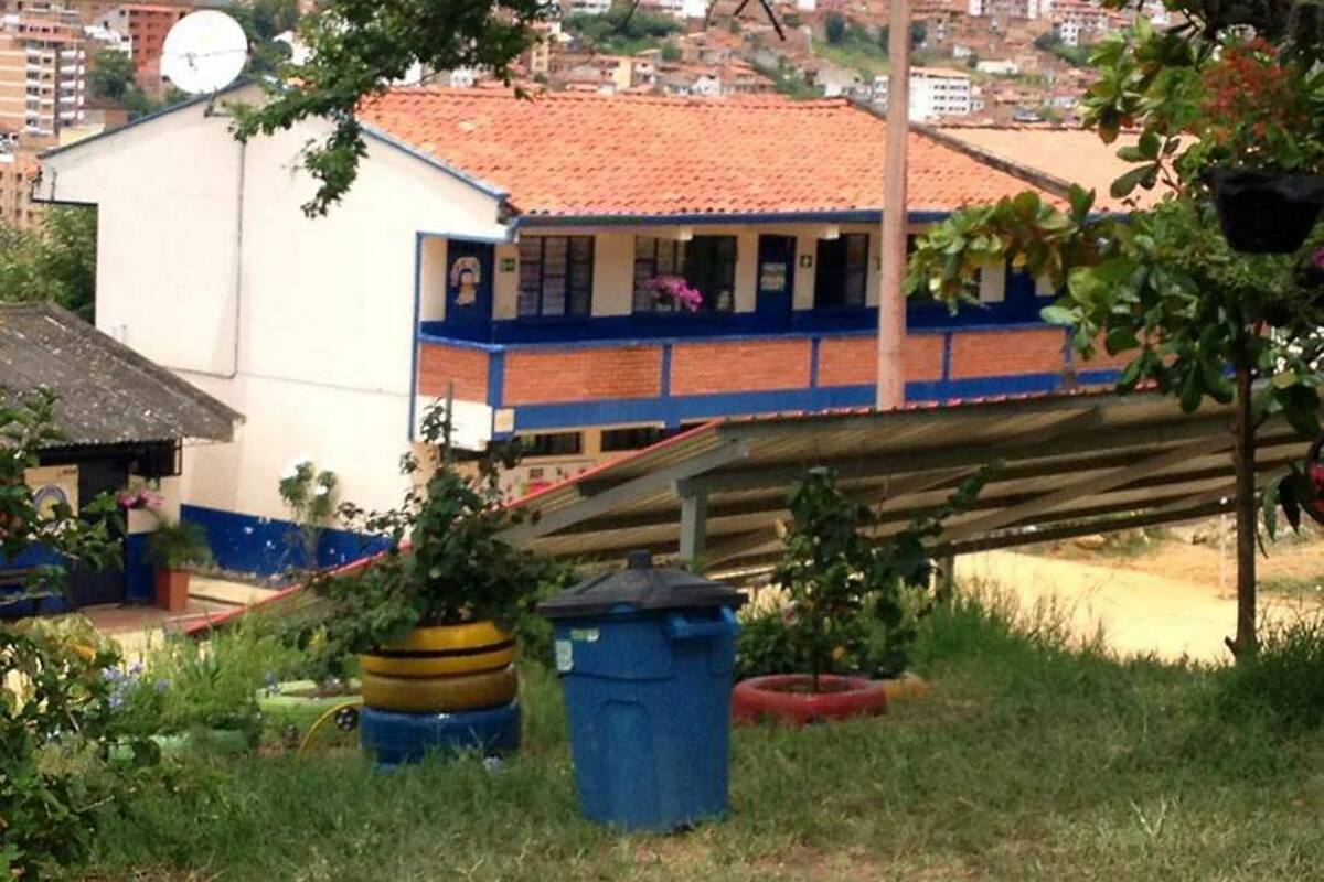 Comunidad del colegio San José de Guanentá se queja del mal estado de la estructura del colegio. (Foto: Cortesía/VANGUARDIA LIBERAL)