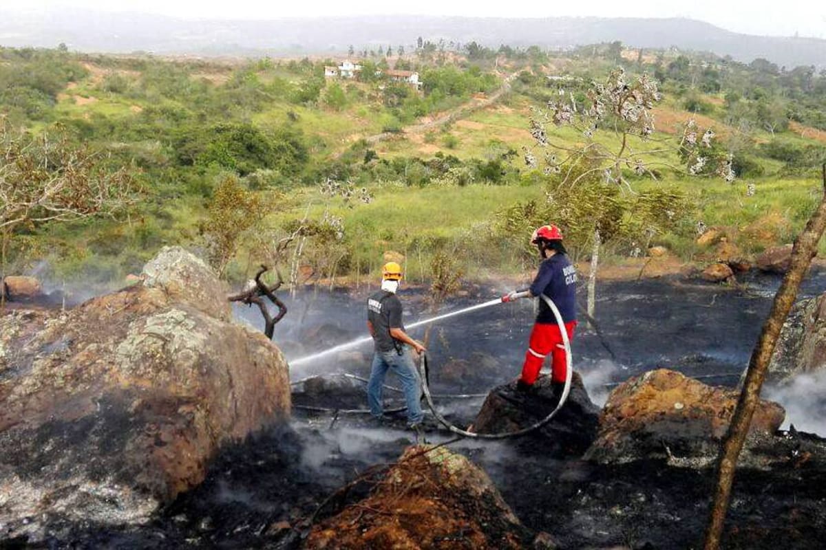Cuerpo de Bomberos de Barichara hace un llamado a la comunidad, para que por favor eviten las ‘quemas controladas’. (Foto: Cortesía / VANGUARDIA LIBERAL)
