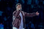 El regreso de Quevedo desata críticas por rimas en la canción “Duro”