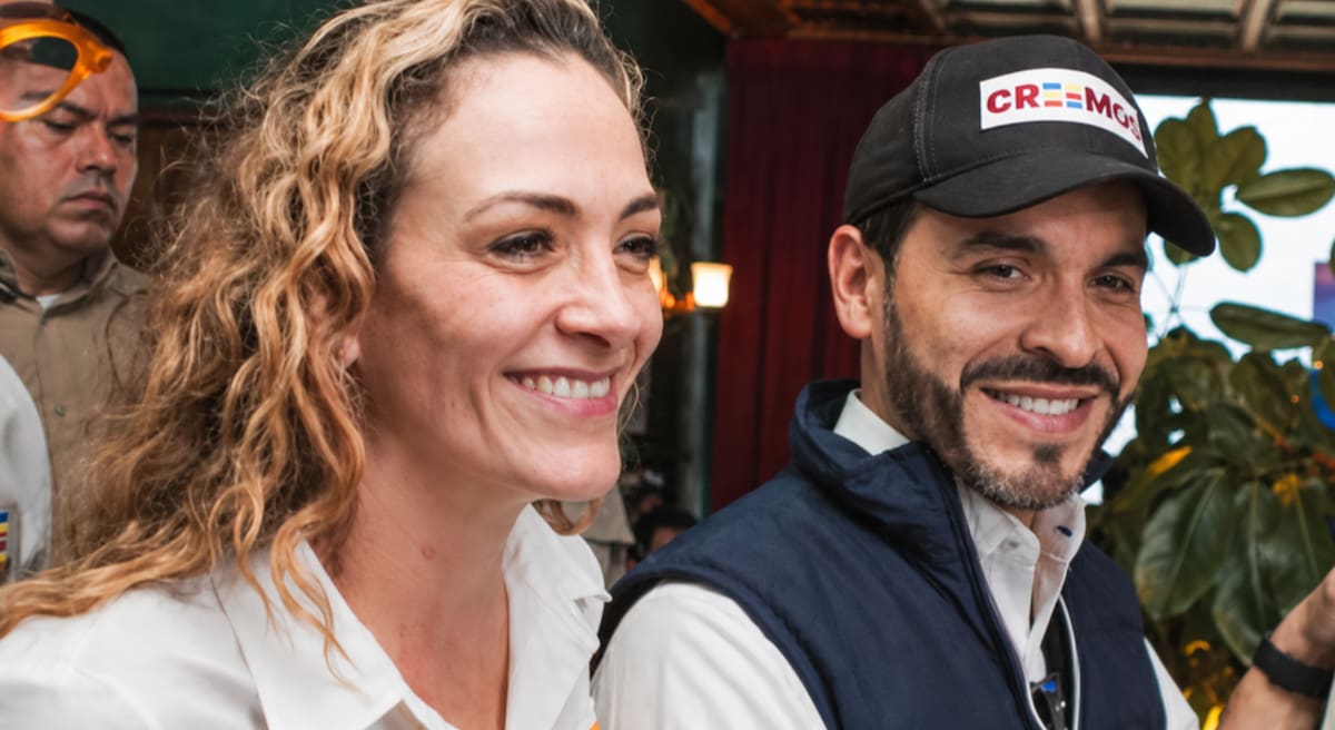 Juliana Gutiérrez acompañó a Federico Gutiérrez en distintos actos públicos antes de ser designada como ministra del Deporte del gobierno de Abelardo de la Espriella. Foto tomada de Redes Sociales // Captura de pantalla.