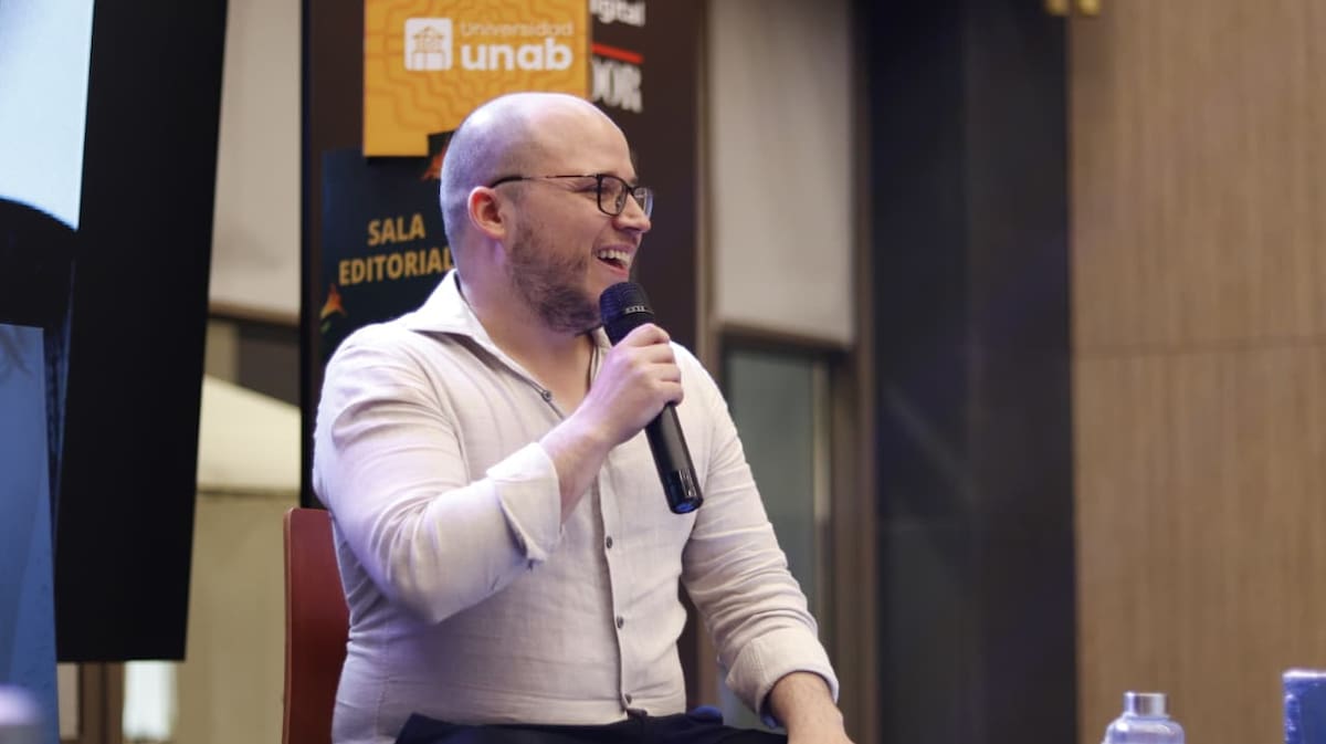 Presentación del libro ' ¿Quién mandan en Colombia?' en Ulibro 2026. El autor Juan David Velasco habló de élites, política, poder y gremios. | Foto Cortesía Javier Ferreira / UNAB