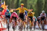 Brennan vuelve a ganar, Pogacar sigue de rojo y así marchan los colombianos en la Vuelta a España 2026