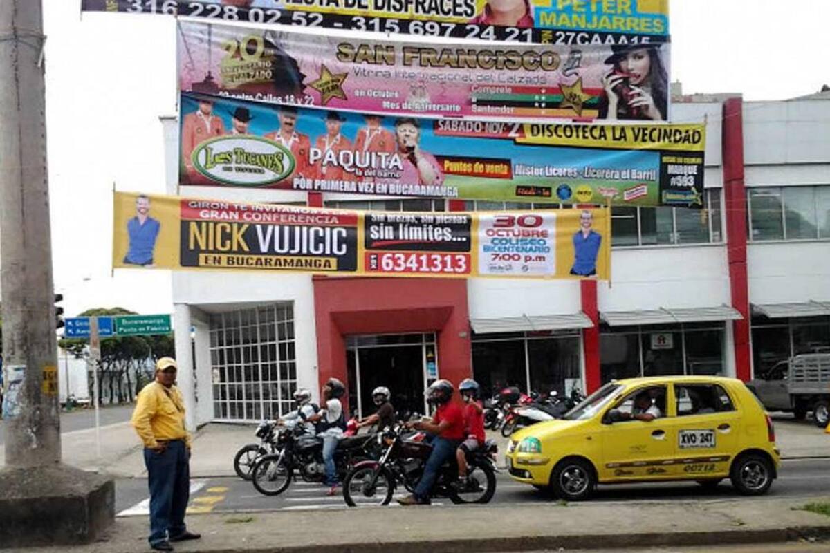 Si piensa instalar una valla, pasacalle, aviso, o cualquier otra publicidad exterior, recuerde que debe tramitar un permiso ante la Secretaría del Interior del Municipio. (Foto: /VANGUARDIA LIBERAL)