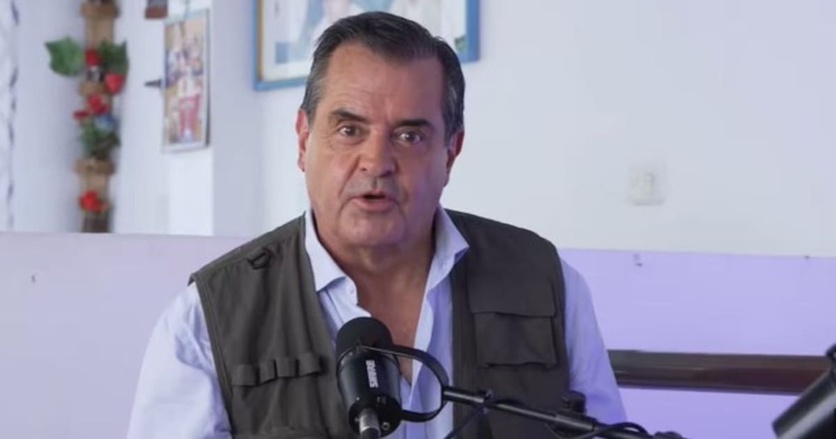 Rafael Poveda es un periodista que en su podcast relata historias de true crime.