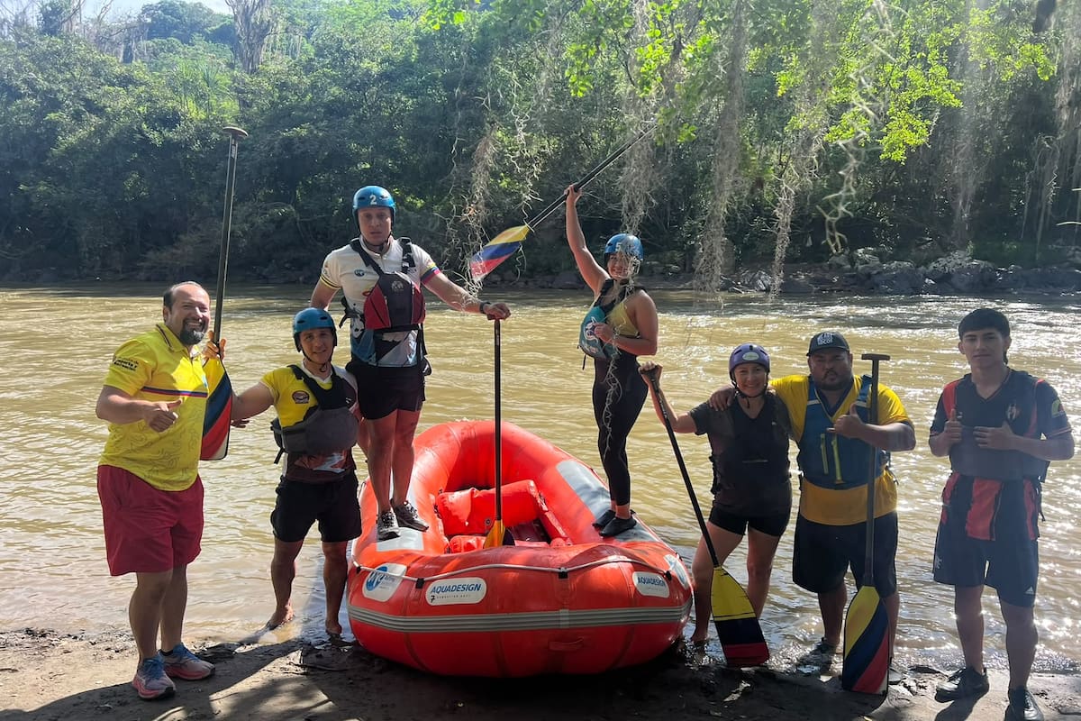 Cada uno de los equipos trabaja por su cuenta en la preparación, asumiendo los costos del proceso y haciendo actividades.