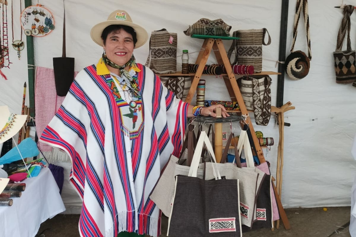 La muestra “Raíces Vivas” reconoce el trabajo de artesanos, madres cabeza de familia, comunidades indígenas y adultos mayores que han sostenido, por décadas, los oficios tradicionales de Santander. / Suministrada