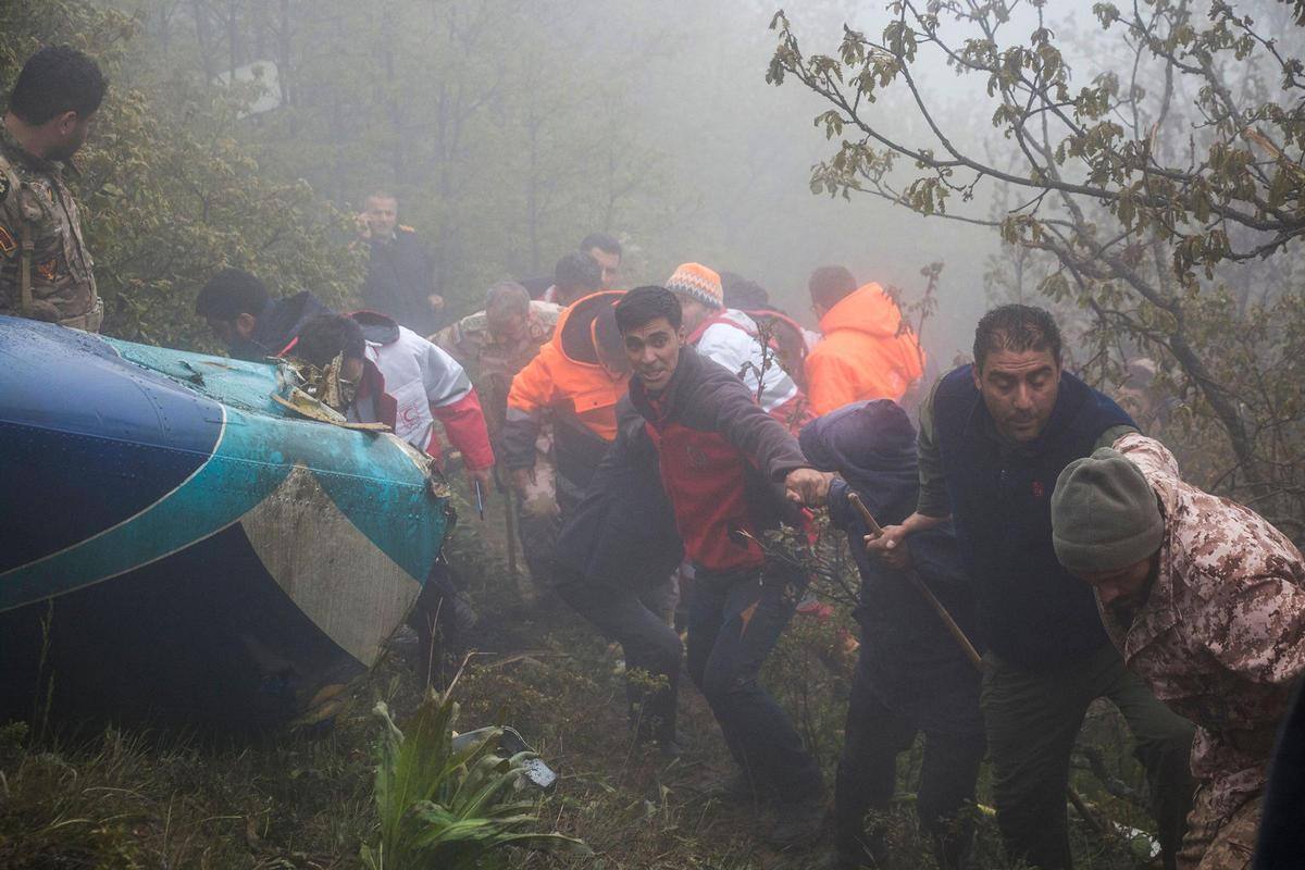 Los equipos de rescate tuvieron dificultades para llegar al lugar debido a las duras condiciones meteorológicas con espesa niebla.
