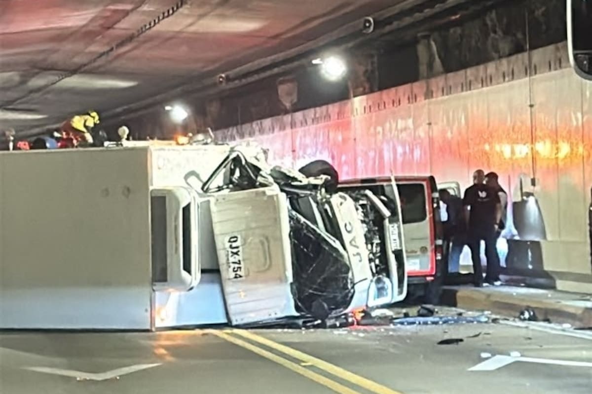 Reabren el Túnel de Oriente tras fuerte choque que dejó ocho personas heridas. | Foto: Vanguardia.