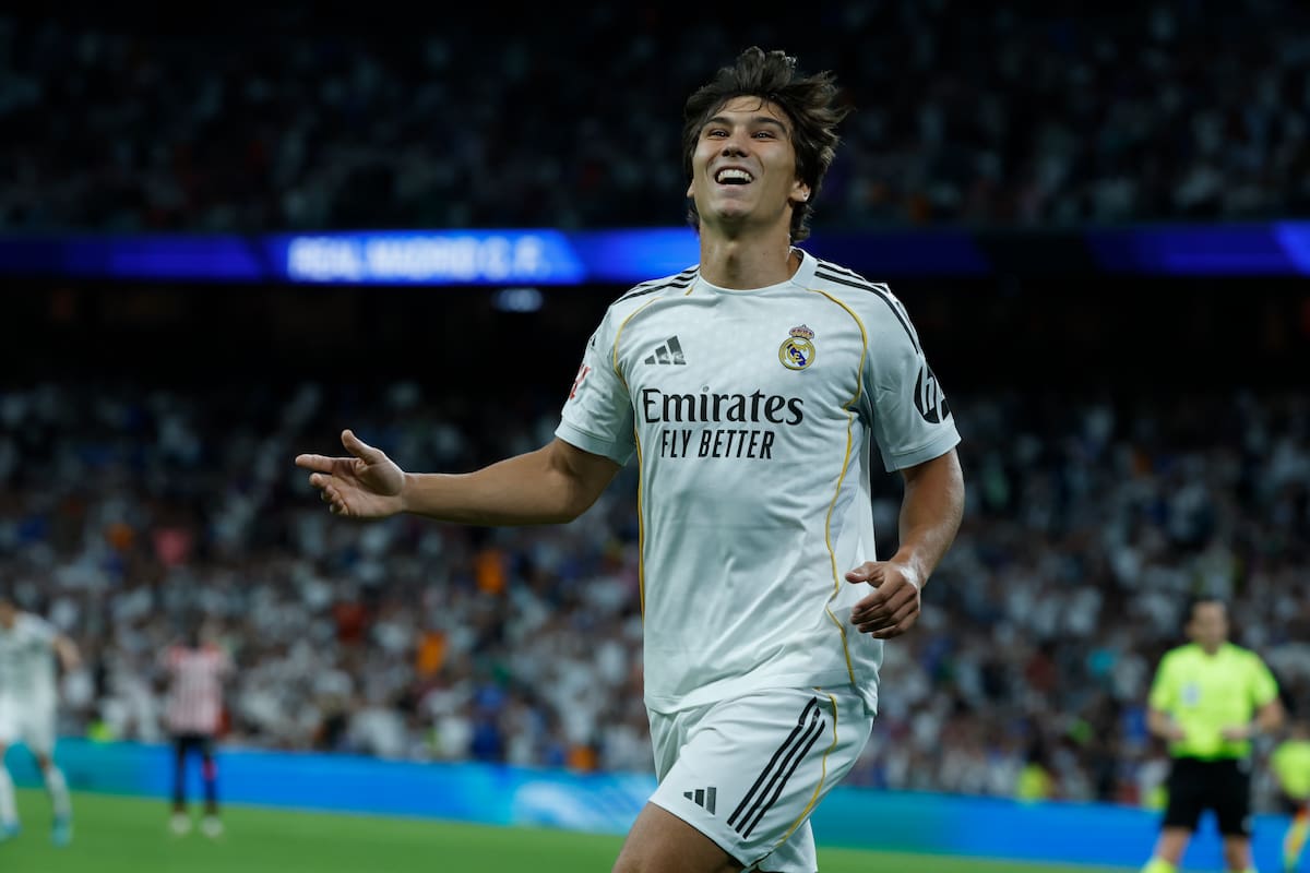 MADRID, 23/05/2026.- El delantero del Real Madrid Gonzalo García celebra tras marcar el primer gol ante el Athletic, durante el partido de la última jornada de LaLiga que Real Madrid y Athletic Club disputan este sábado en el estadio Santiago Bernabéu. EFE/JJ Guillén
