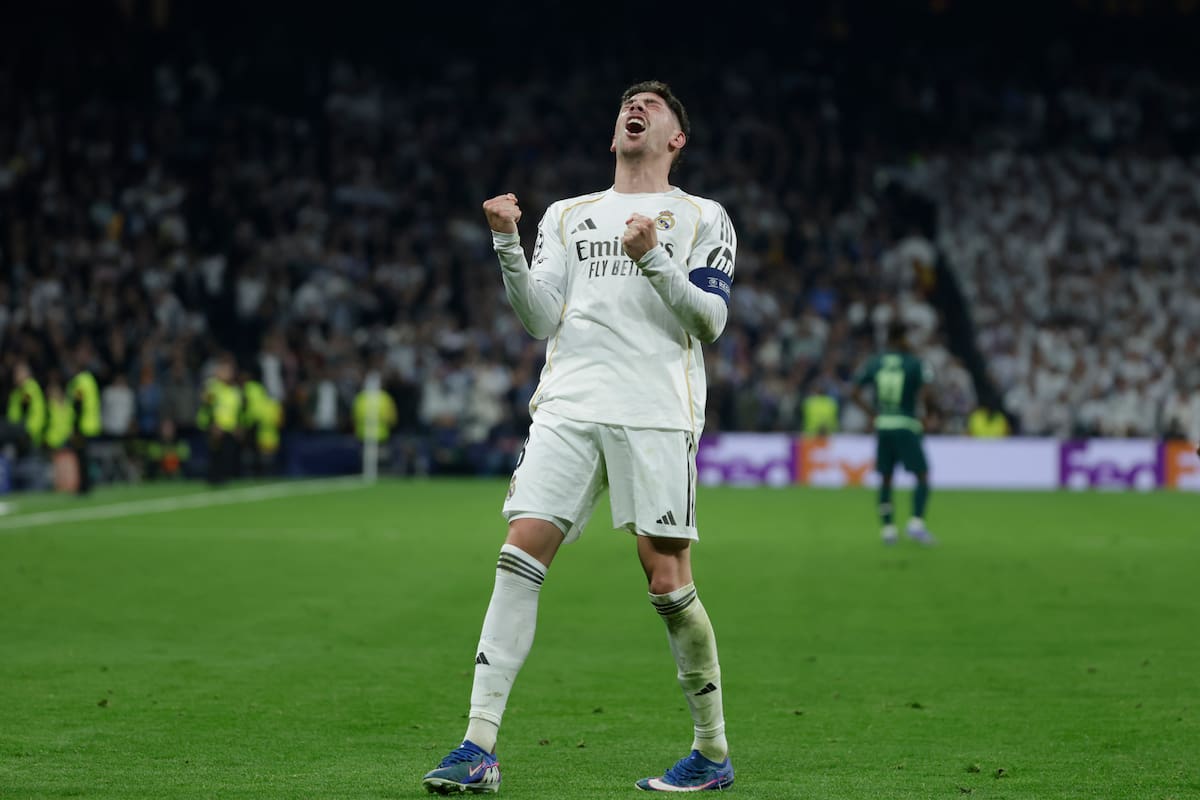 MADRID, 11/03/2026.- El centrocampista uruguayo del Real Madrid Fede Valverde celebra su gol, el primero del equipo blanco, en el encuentro correspondiente a la ida de los octavos de final de la Liga de Campeones que Real Madrid y Manchester City disputan este miércoles en el estadio Santiago Bernabéu, en Madrid. EFE/Juanjo Martín