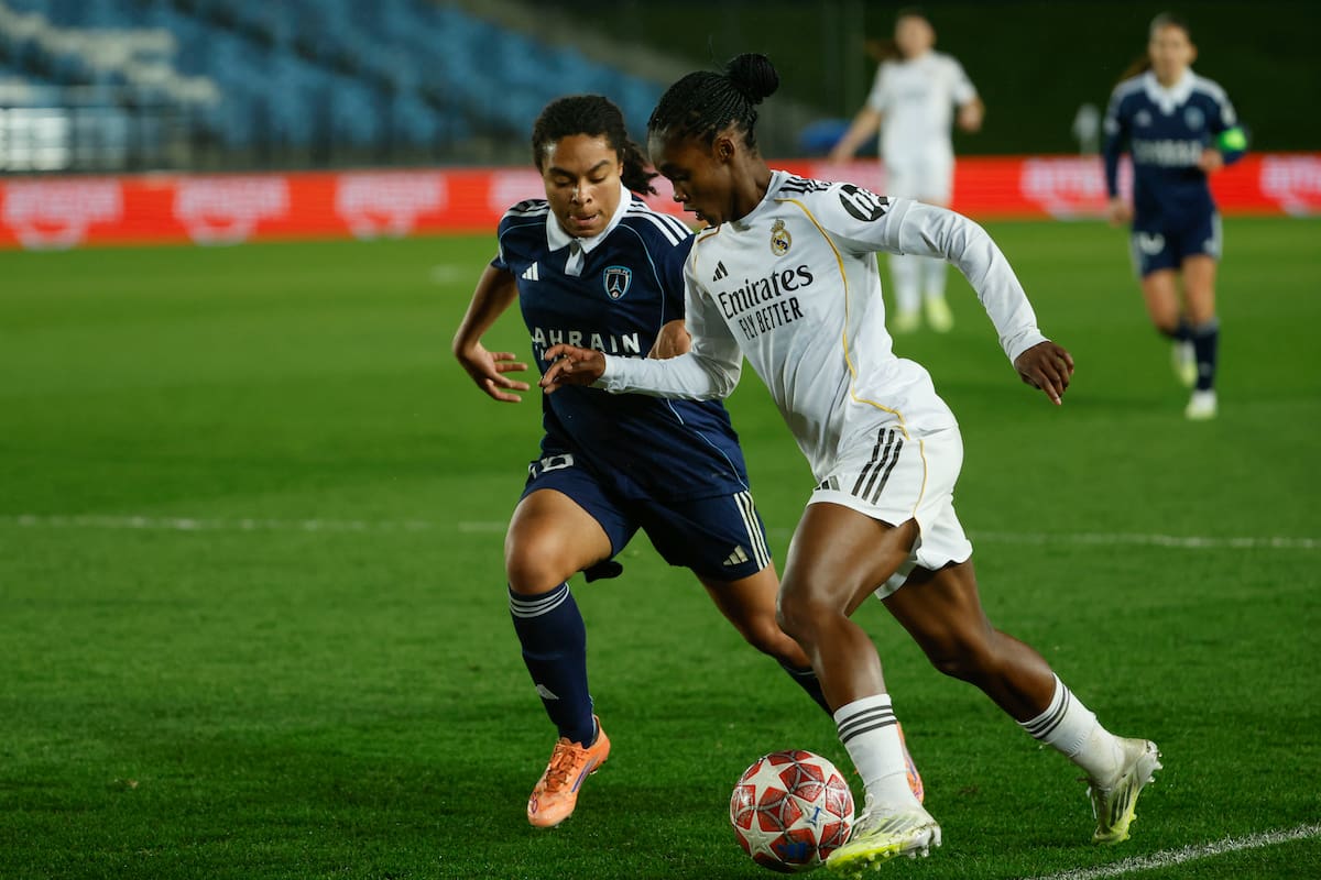 MADRID, 18/02/2026.- La centrocampista colombiana del Real Madrid Linda Caicedo (d) durante el partido de Liga de Campeones femenina entre el Real Madrid y el París FC, este miércoles en el estadio Alfredo di Stéfano. EFE/ Mariscal