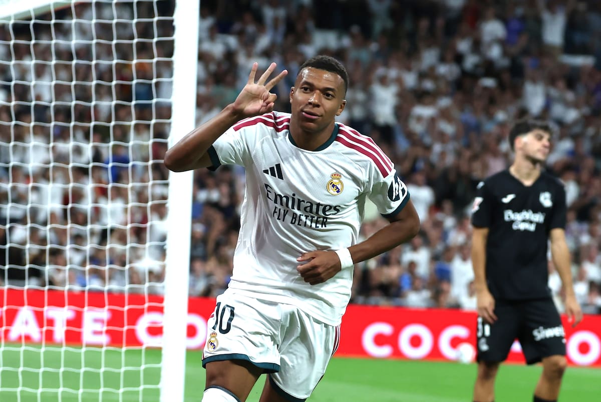 MADRID, 26/08/2026.- El delantero francés del Real Madrid Kylian Mbappé celebra su tercer gol. EFE/ Kiko Huesca