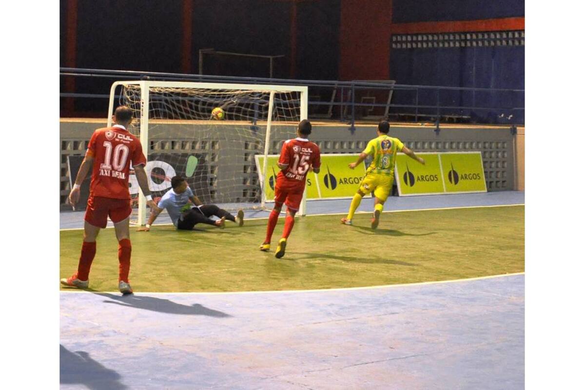 “No hay mal que dure 100 años, ni cuerpo que lo resista”, ese adagio se puede aplicar al duelo Real Bucaramanga - Barranquilla, futsal, que hasta ayer, siempre había sido para los costeños. (Foto: Suministrada Liga Argos / VANGUARDIA LIBERAL)
