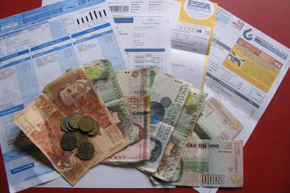 Ciudadanos denuncian que las facturas de los servicios de gas y energía incrementaron hasta en un 80 % su valor.