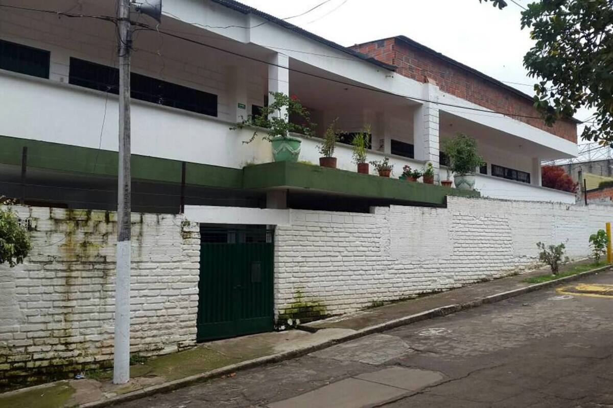 Líderes y comunidad en general manifiestan que muchos padres de familia sufren porque la distancia que deben recorrer sus hijos para llegar al colegio donde están matriculados, mientras que si vuelve a funcionar esta sede se les estaría dando una gran ayuda. (Foto: Íngrid P. Albis Pérez / VANGUARDIA LIBERAL)