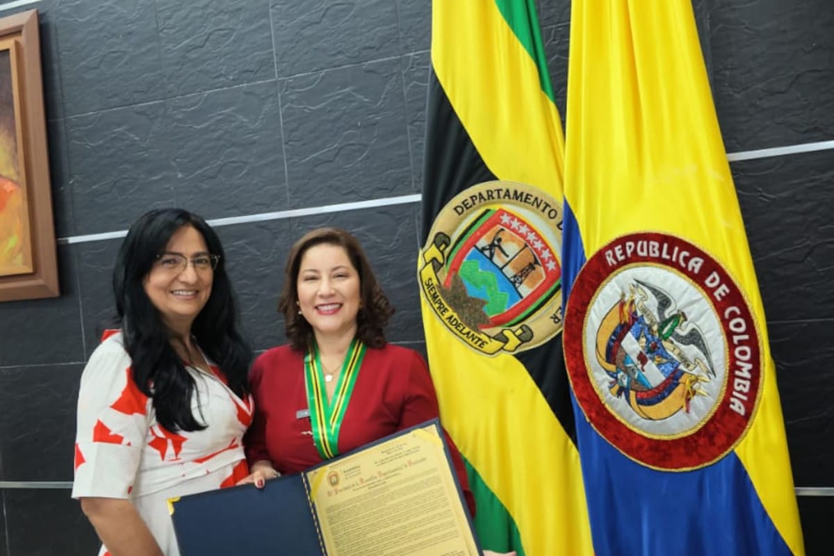 Cecilia Esther Payares Medina y Ligia Patricia Álvarez Alarcón, diputada del departamento de Santander. Suministrada / VANGUARDIA