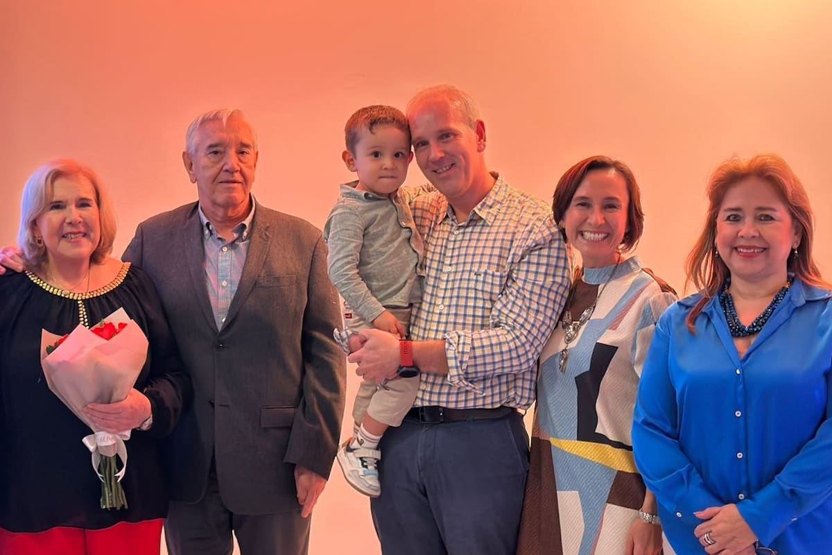 Ricardo Rueda, presidente de Junta Directiva de Fenavi Santander; Clemencia Acevedo Silva, Fernando Gómez, José Elíseo Gómez Cavanzo, Fernando Elíseo Acevedo, Liliana Cavanzo y Martha Ruth Velásquez Quintero, directora Ejecutiva de Fenavi Santander. Suministrada / VANGUARDIA