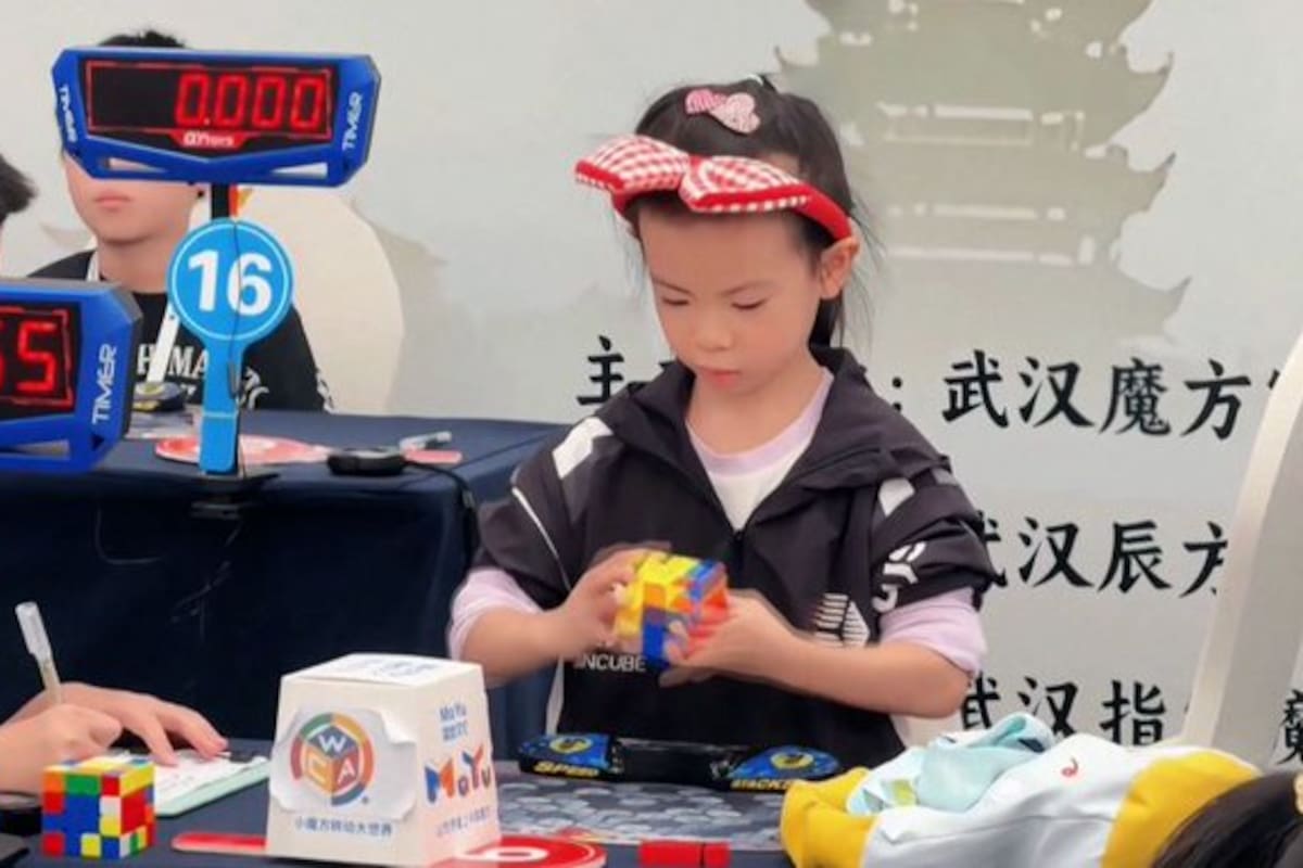 Una niña de seis años bate dos veces en tres días el récord mundial del cubo de Rubik.
