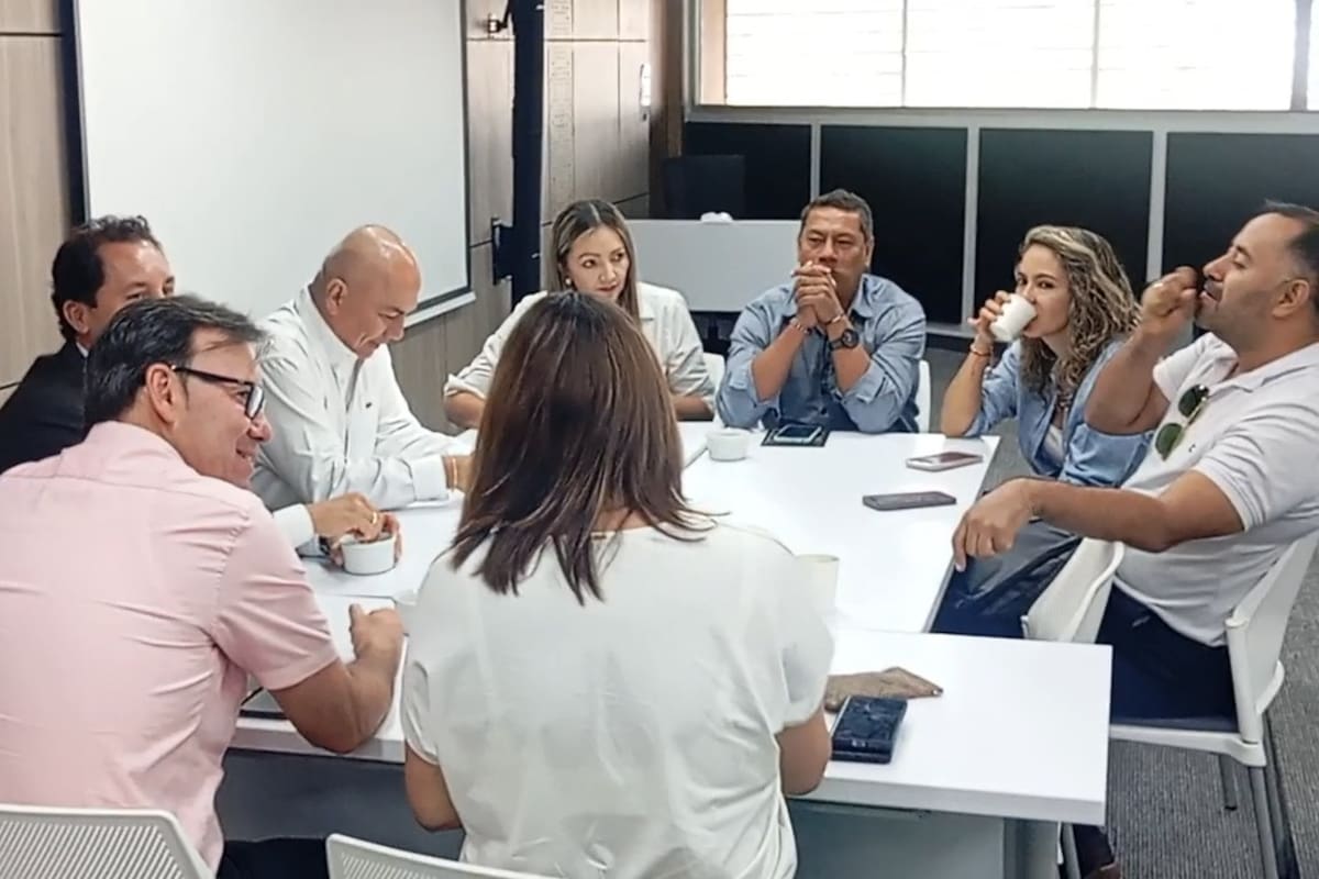 El rector de las UTS, Omar Lengerke Pérez, se reunió con los representantes de Fenalco sur de Santander en San Gil.