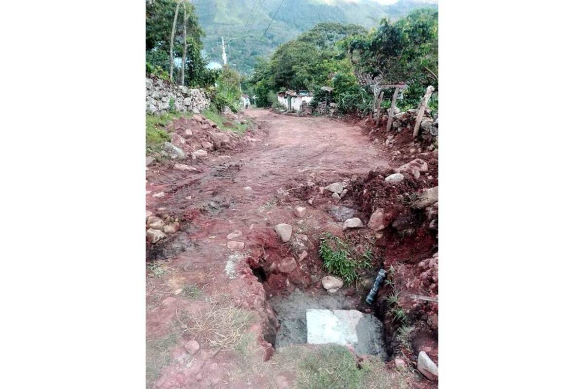 La Administración Municipal realizó obras de cambio de red en la calle séptima con carrera novena, sector de El Tunal, con la Unidad de Servicios Públicos de Contratación. (Foto: Suministrada Alcaldía de Contratación / VANGUARDIA LIBERAL)