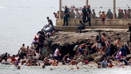 Al menos 80 migrantes perdieron la vida al intentar cruzar a Ceuta en España