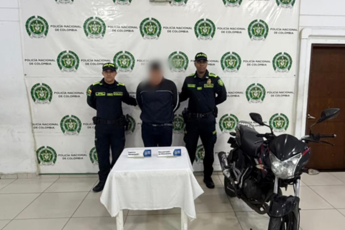 Recuperaron dos motos hurtadas y capturaron a dos hombres en Bucaramanga