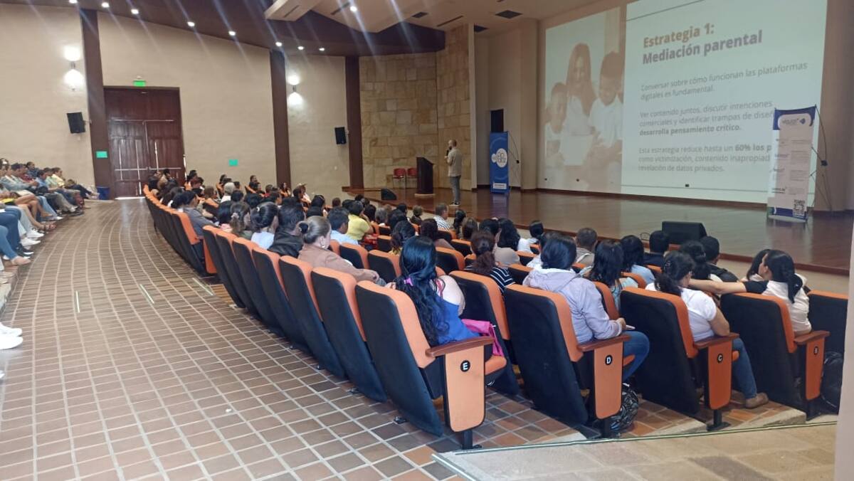 La conferencia tambien se realizó en Valle de San José y Barichara.